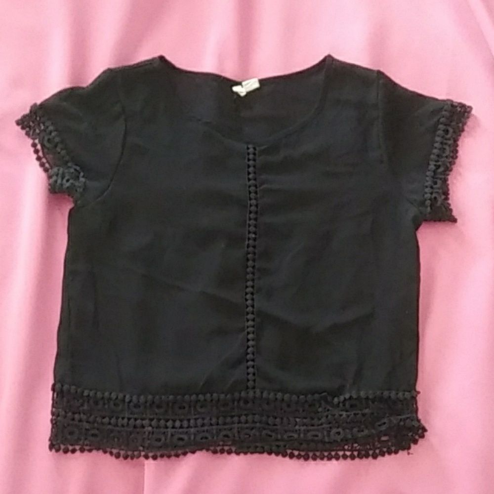 Black top w/ crochet